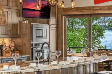 Cross Lake Gold Coast with Rustic Charm and Luxury