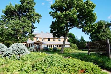 Peters Sunset Beach Resort and Golf