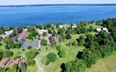 Peters Sunset Beach Resort and Golf