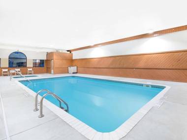 Super 8 by Wyndham Morris