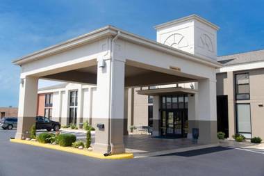 Holiday Inn Express Marshfield - Springfield Area an IHG Hotel