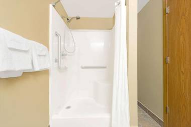 Super 8 by Wyndham St. Clair MO