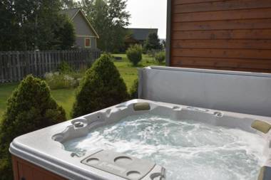 Mountain-View-Tee-and-Ski with Hot Tub by AAA Red Lodge Rentals