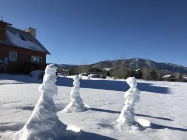Mountain-View-Tee-and-Ski with Hot Tub by AAA Red Lodge Rentals