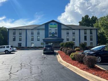 Days Inn & Suites by Wyndham Morganton