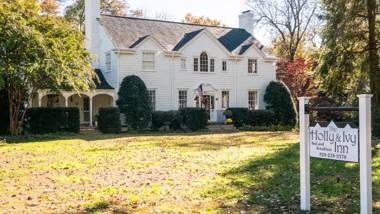 The Holly and Ivy Inn