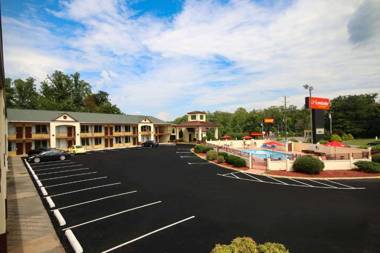 Econo Lodge Inn And Suites - Pilot Mountain