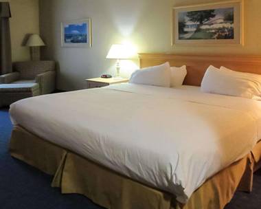 Quality Inn & Suites Sneads Ferry- North Topsail Beach