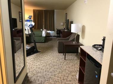 Cobblestone Hotel & Suites - Devils Lake