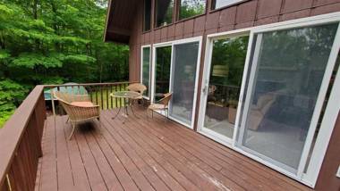 Pet-Friendly Private Vacation Home in the White Mountains - SH70C