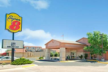 Super 8 by Wyndham Belen NM