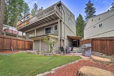 Modern Townhome with Yard Less Than 1 Mi to Lake Tahoe!