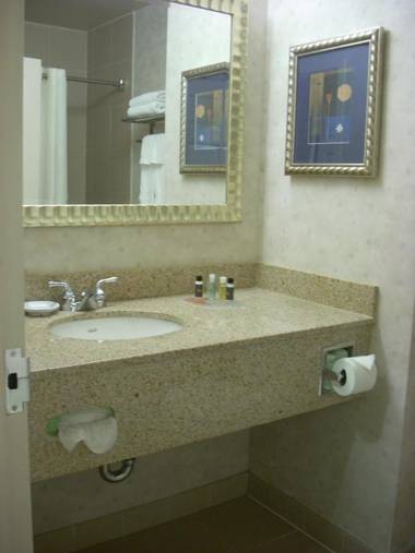 Marco LaGuardia Hotel & Suites