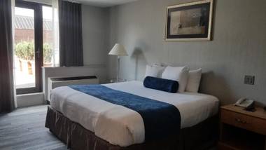 Marco LaGuardia Hotel & Suites