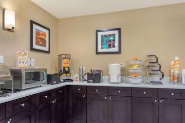 Comfort Inn & Suites near JFK Air Train