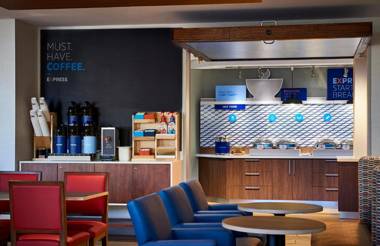 Holiday Inn Express & Suites - Woodside Queens NYC an IHG Hotel