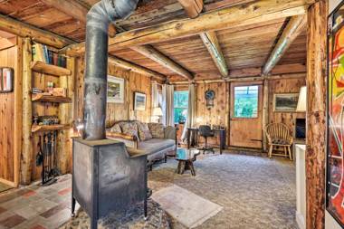 Rustic Bandon Log Cabin on 5 Acres of Woodlands!