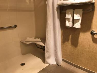 Best Western PLUS Revere Inn & Suites