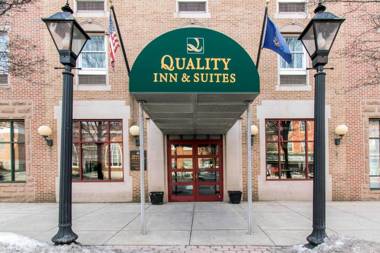 Clarion Hotel & Suites University-Shippensburg