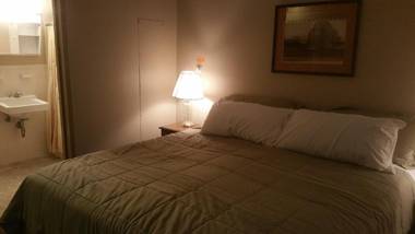 Coach Stop Inn & Tavern