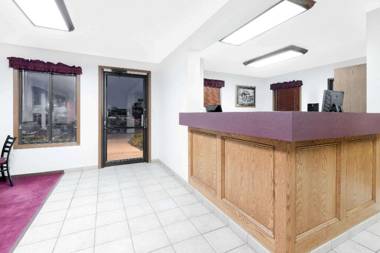 Super 8 by Wyndham Murdo