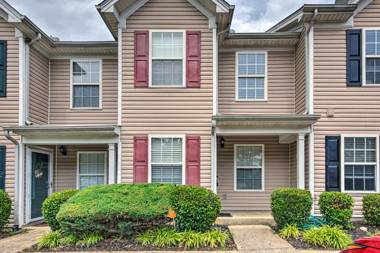 La Vergne Townhome 22 Mi to Dtwn Nashville!