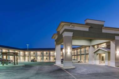 Super 8 by Wyndham Cotulla TX