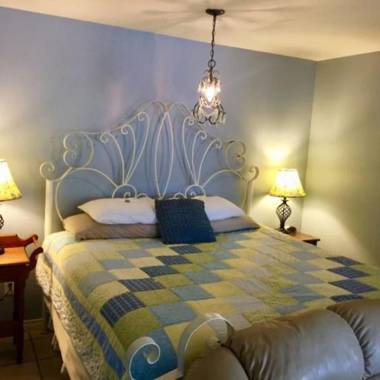 Chantilly Lace Country Inn - Bed And Breakfast - Adult Only