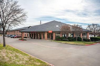 Econo Lodge Inn & Suites