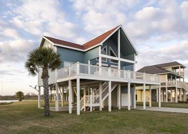 Sea Life's Beauty in this Oceanview Beachhouse!