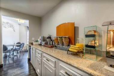 Econo Lodge - near Houston Medical Center-NRG Park