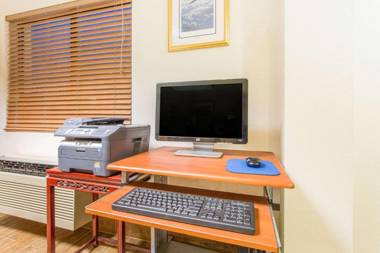 Super 8 by Wyndham Bedford