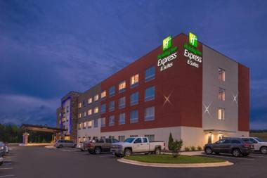 Holiday Inn Express & Suites Farmville an IHG Hotel