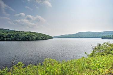 Cozy Treetop Hideaway Near Harriman Reservoir!