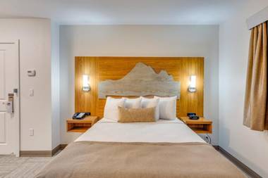 Marshall Suites