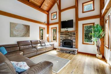 Bainbridge Island Timber Retreat & Guest Suite