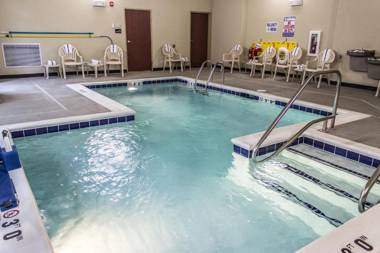 Cobblestone Hotel & Suites - Chippewa Falls