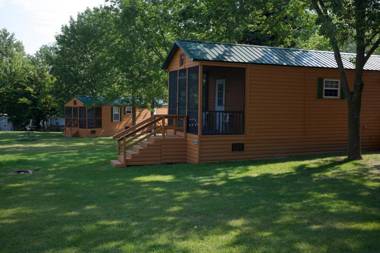 Plymouth Rock Camping Resort Deluxe Cabin 15