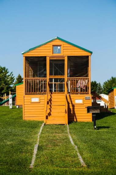 Plymouth Rock Camping Resort Deluxe Cabin 16