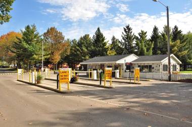 Plymouth Rock Camping Resort Park Model 21