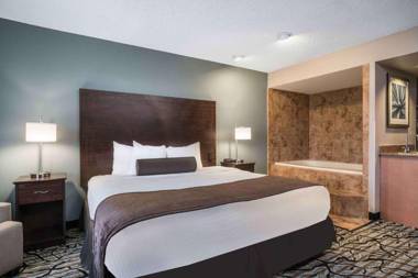 Days Inn & Suites by Wyndham Wausau