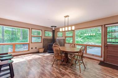 Secluded Oasis w Hot Tub Screened-in Porch WiFi!