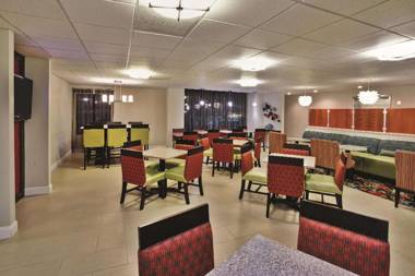 La Quinta Inn & Suites by Wyndham Elkview