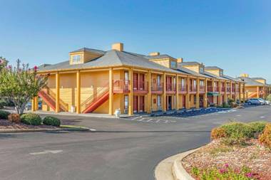 Quality Inn Bessemer I-20 exit 108