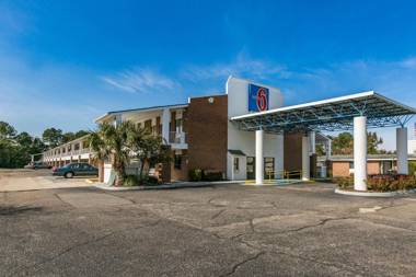 Motel 6-Dothan AL