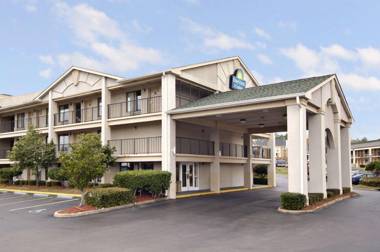 Days Inn & Suites Mobile