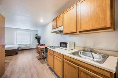 Woodspring Suites Montgomery
