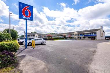 Motel 6-Anniston AL