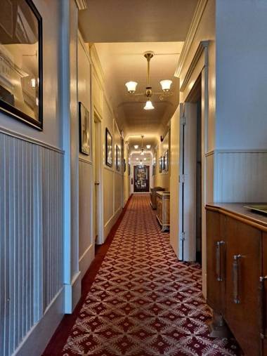 Van Gilder Hotel