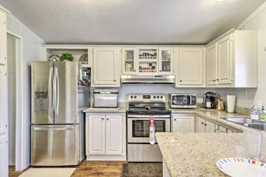Apache Junction Abode Near Golf and Shopping